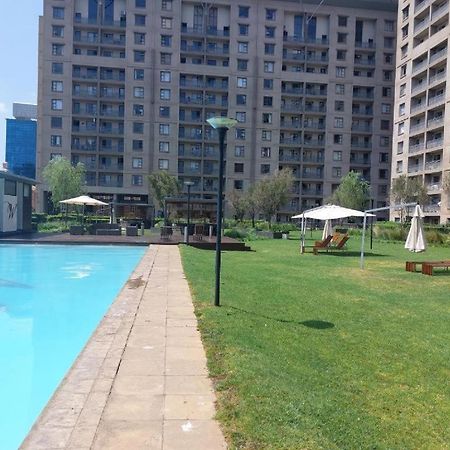 Prestige Apartments Sandton At Westpoint Johannesburg Exteriör bild