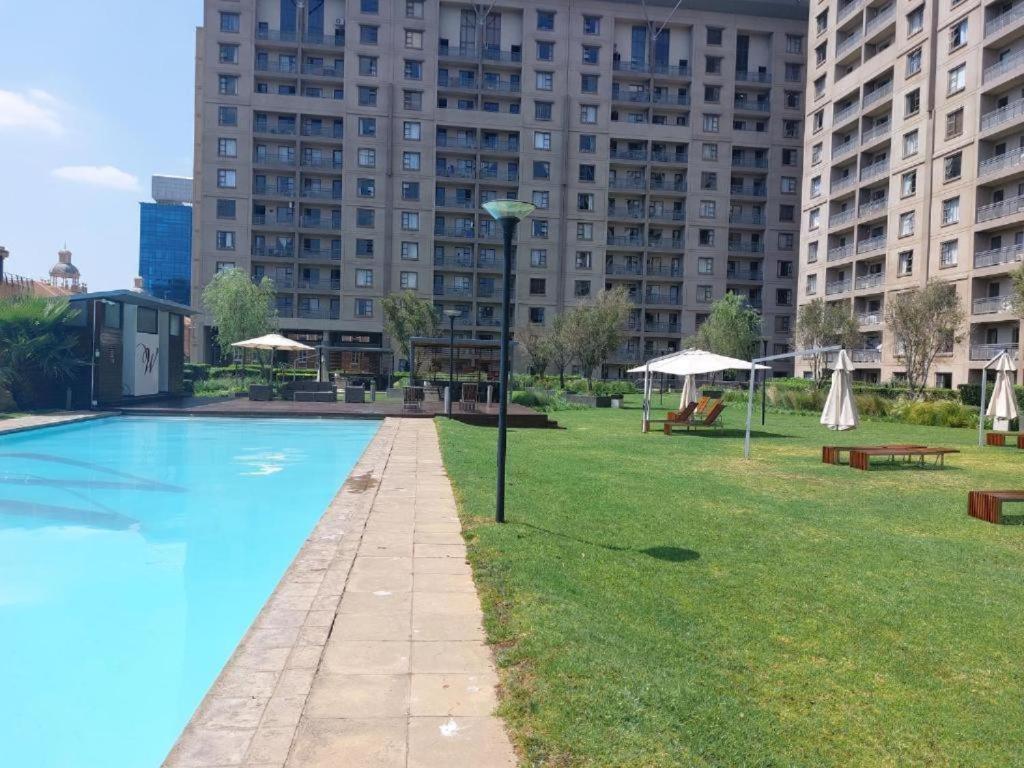 Prestige Apartments Sandton At Westpoint Johannesburg Exteriör bild
